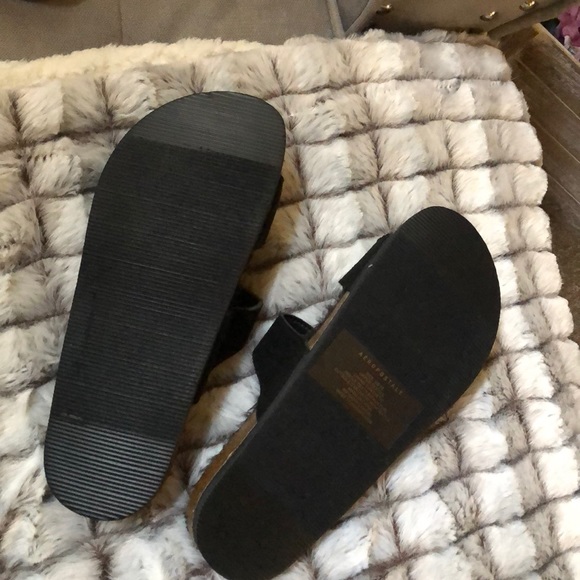 NEW 10 FURRY FUR BUCKLE SLIDES SANDALS ARROPOSTALE - Picture 3 of 4